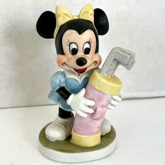 𝅺Walt Disney Productions Minnie Mouse Golf Clubs Figurine - Picture 1 of 5